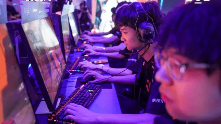 Zeus挑战巅峰：S15总决赛Bin对决，矛与盾的巅峰对决